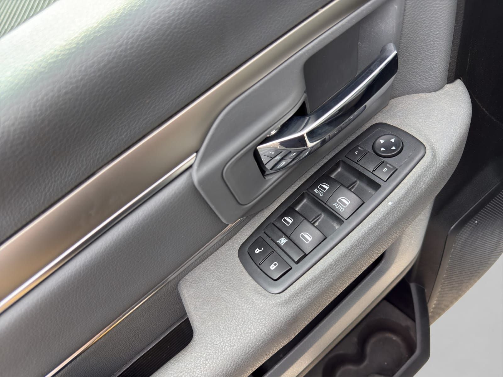 2020 RAM 1500 4 PTS CREW CAB SLT V6 36L TA 4X4