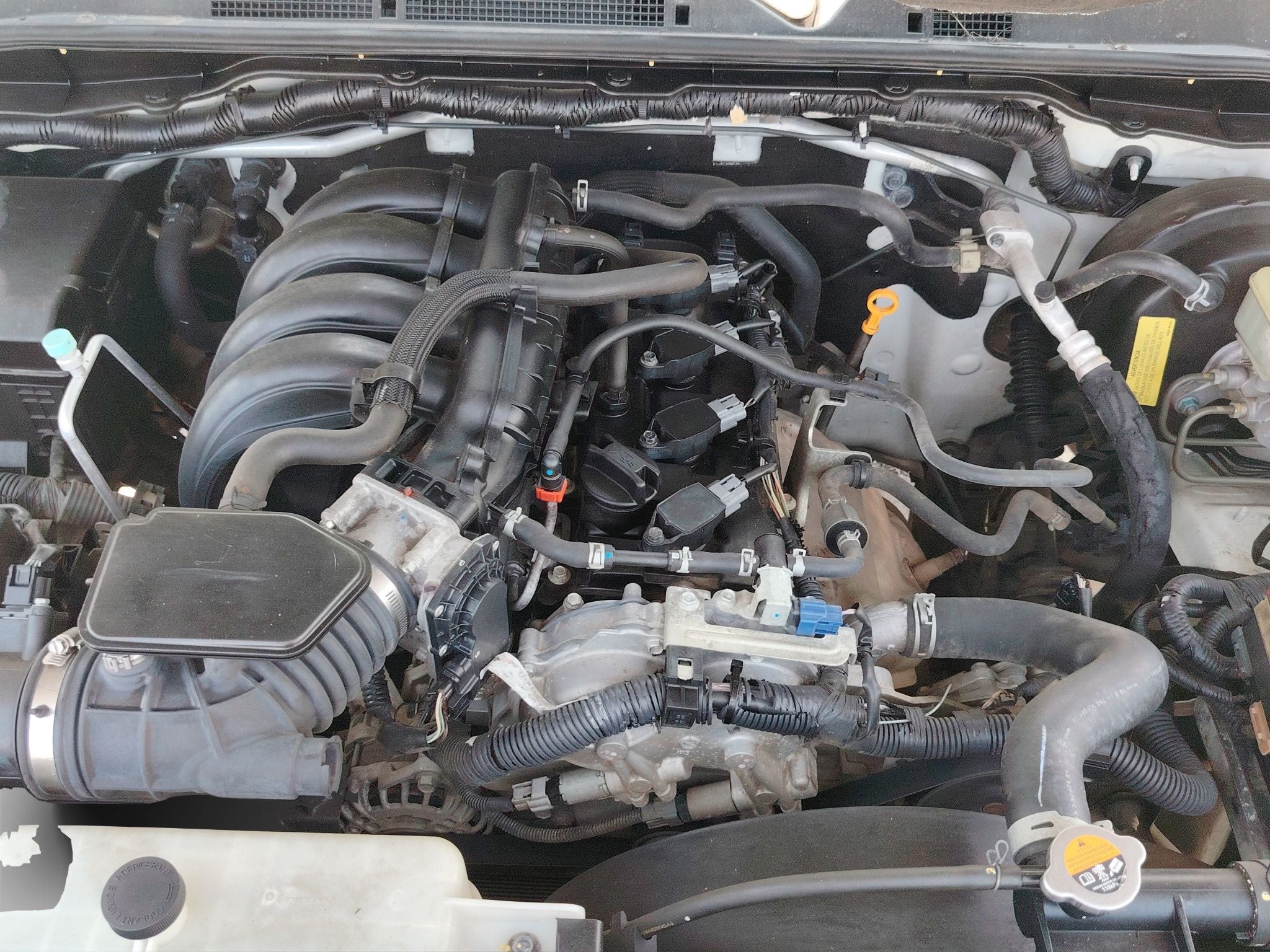 2020 Nissan NP300 4 PTS PICK-UP DOBLE CABINA SE TM6 AAC CD VE