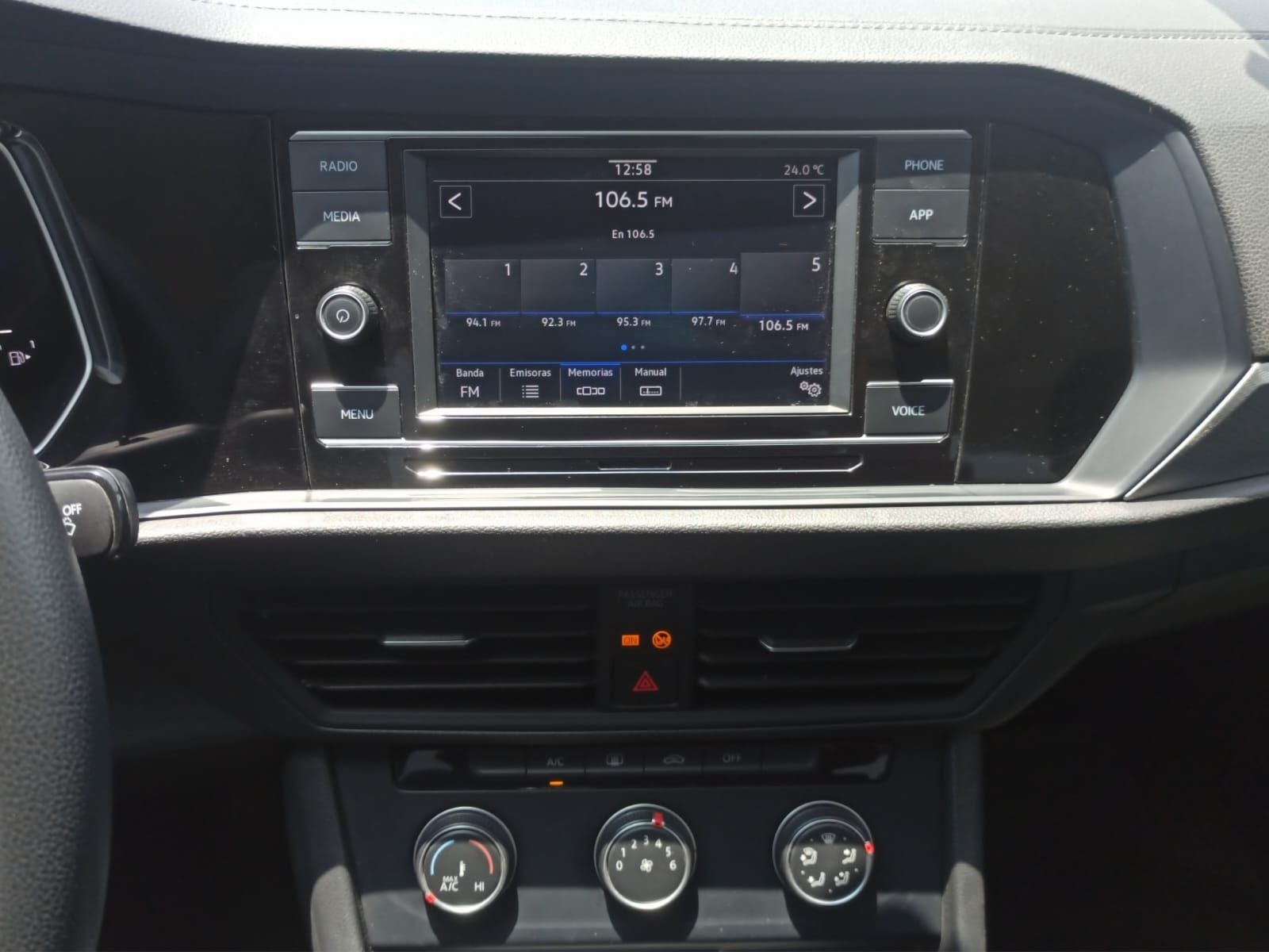 2024 Volkswagen JETTA 4P TRENDLINE L41.4T AUT