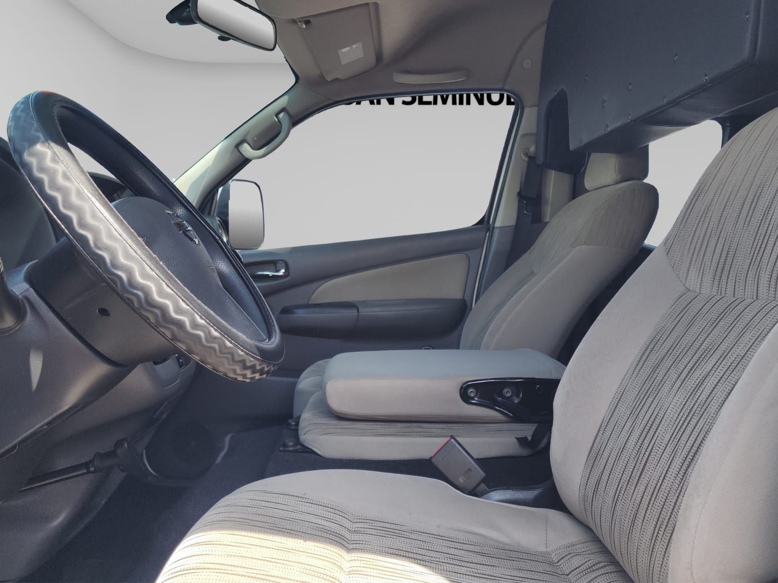 2021 Nissan URVAN 4 PTS AMPLIA TM5 AAC DESEM TRAS 15 PAS