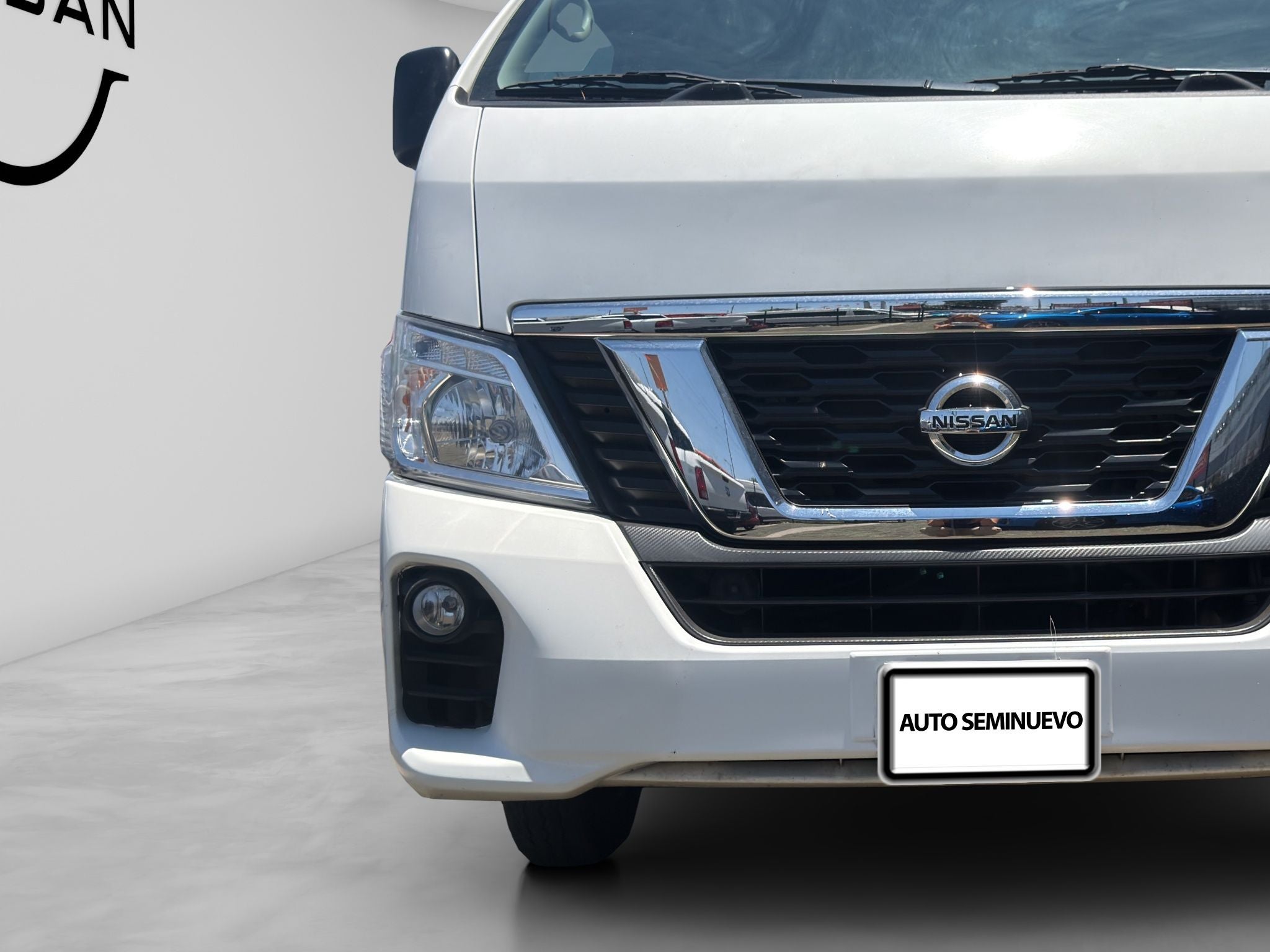 2022 Nissan URVAN 4 PTS AMPLIA TM5 AAC DESEM TRAS 15 PAS