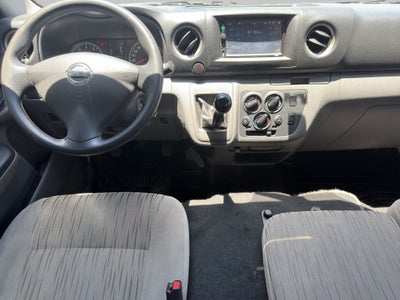 2022 Nissan URVAN 4 PTS AMPLIA TM5 AAC DESEM TRAS 15 PAS