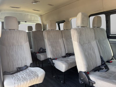 2022 Nissan URVAN 4 PTS AMPLIA TM5 AAC DESEM TRAS 15 PAS