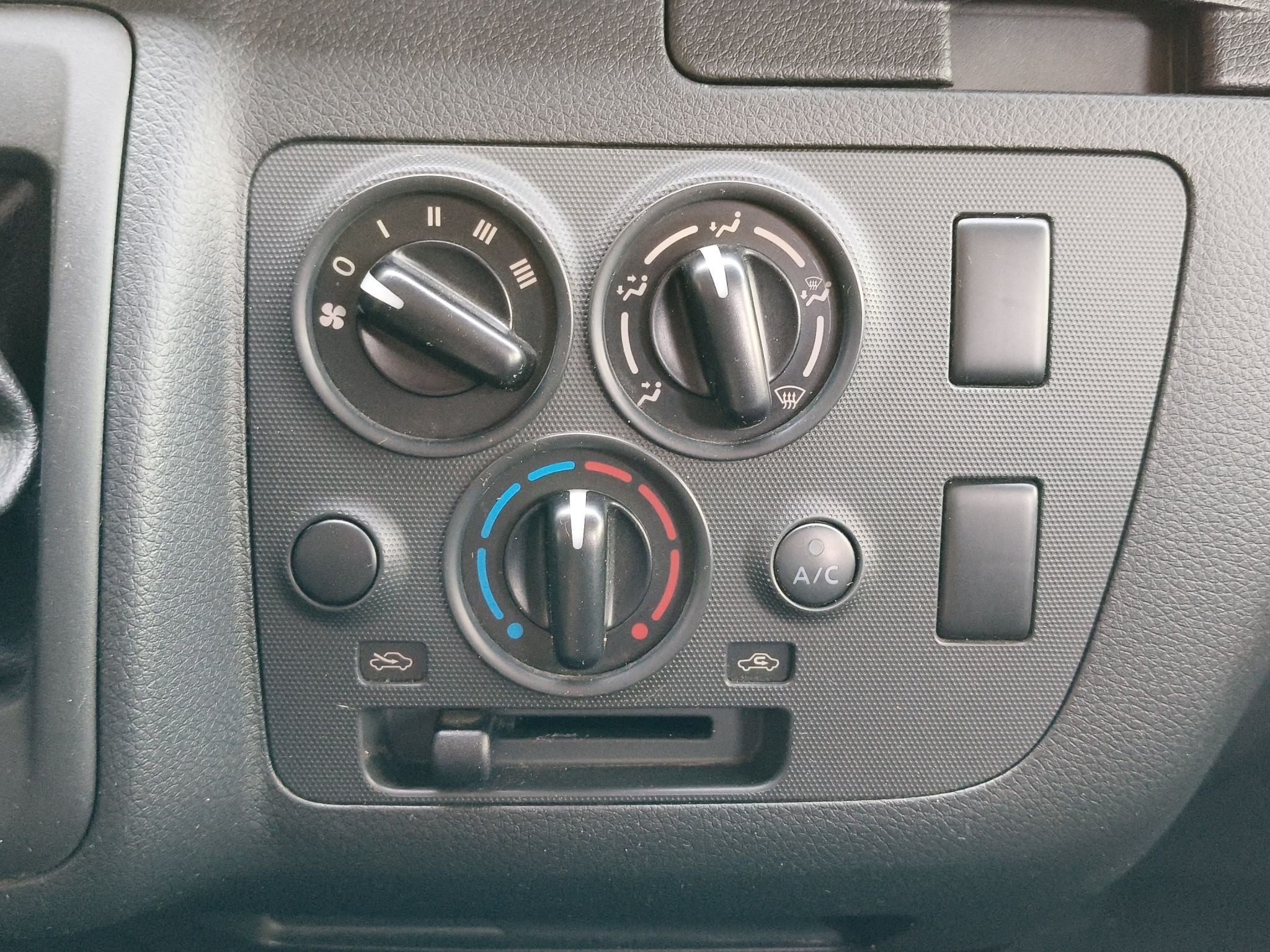 2024 Nissan URVAN 4P AMPLIA L42.5 MAN