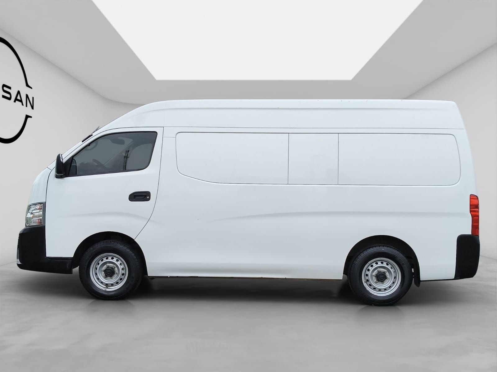 2024 Nissan URVAN 4P AMPLIA L42.5 MAN