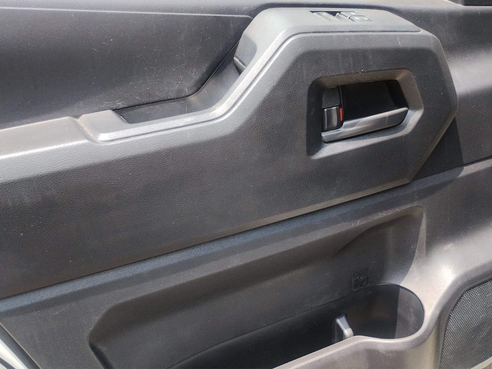 2023 Toyota HIACE 4 PTS DX SUPERLARGA TM5 CVENTANAS