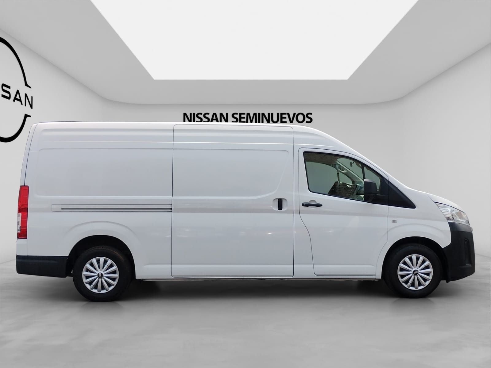 2023 Toyota HIACE 4 PTS DX SUPERLARGA TM5 CVENTANAS