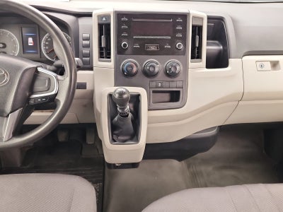 2023 Toyota HIACE 4 PTS DX SUPERLARGA TM5 CVENTANAS