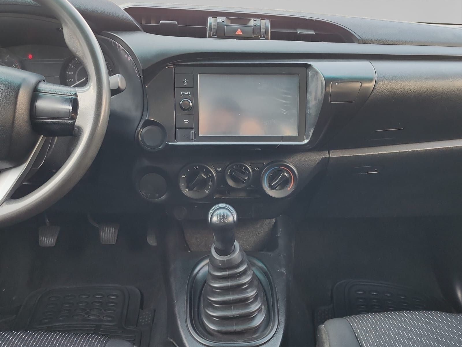 2022 Toyota HILUX 4 PTS DOBLE CAB SR TM5 AAC VE RA-17