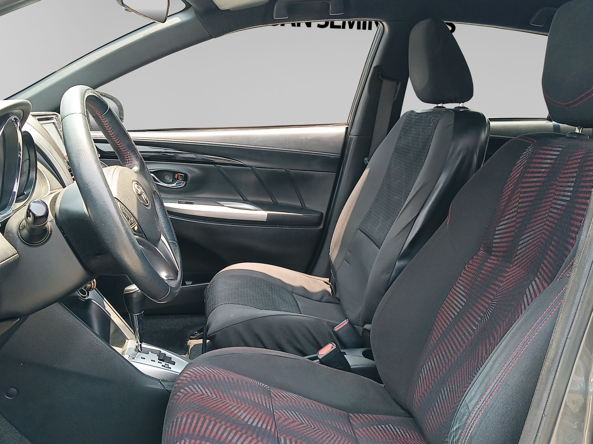 2017 Toyota YARIS 5 PTS HB CORE TA AAC BA R-15