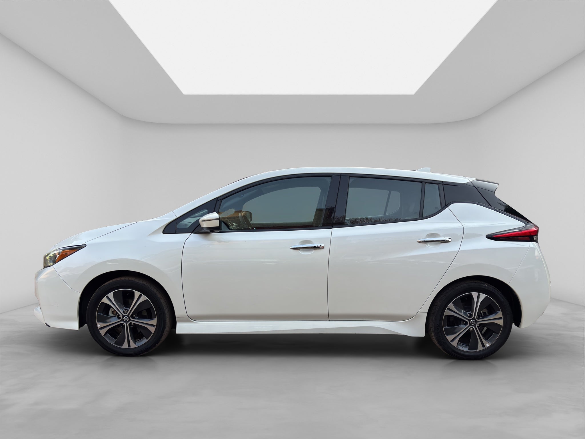 2021 Nissan LEAF 5 PTS HB ELEC SL 40 KW PIEL RA-17