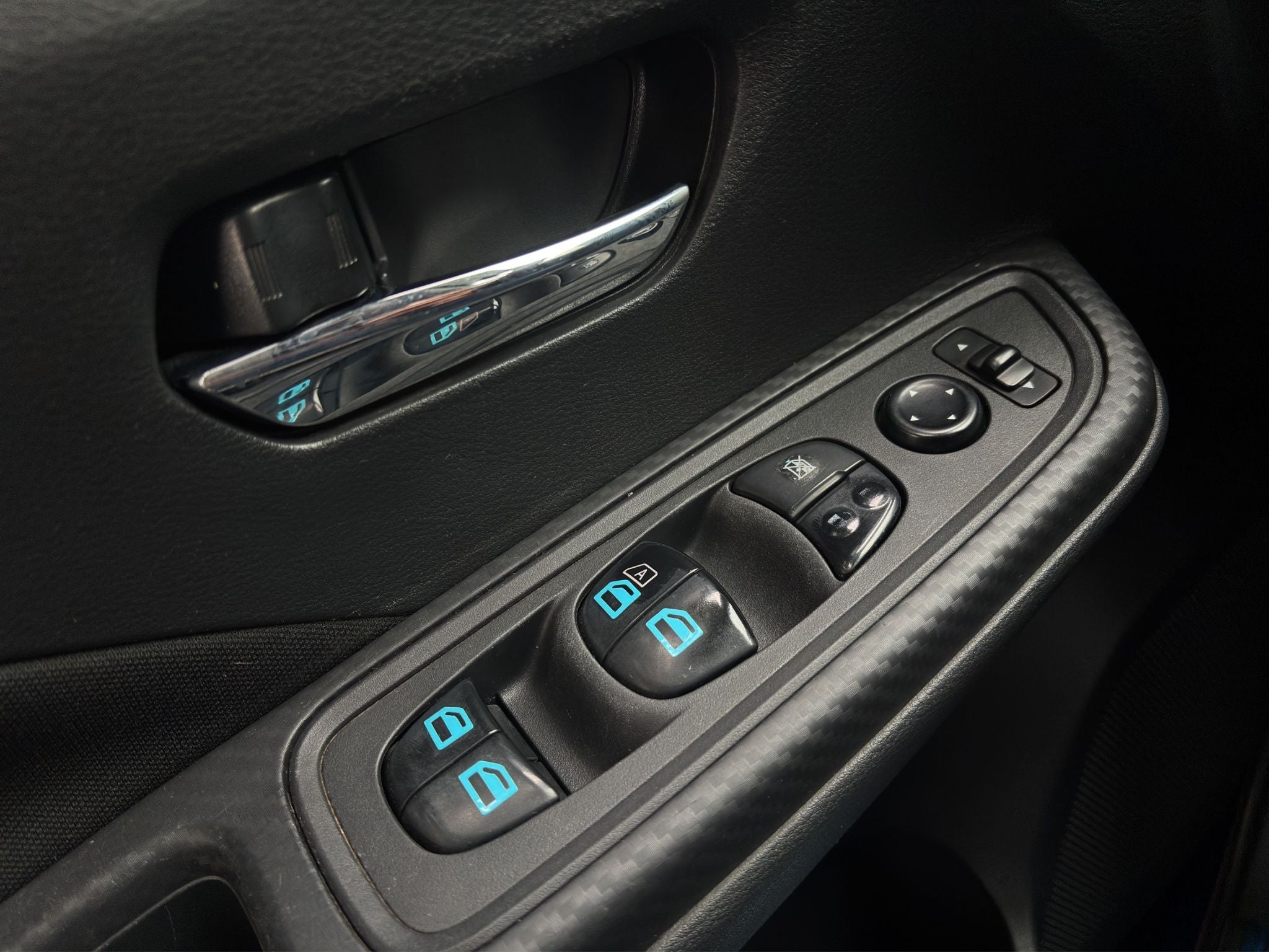 2021 Nissan VERSA 4 PTS ADVANCE AAC VE F NIEBLA RA-16CVT