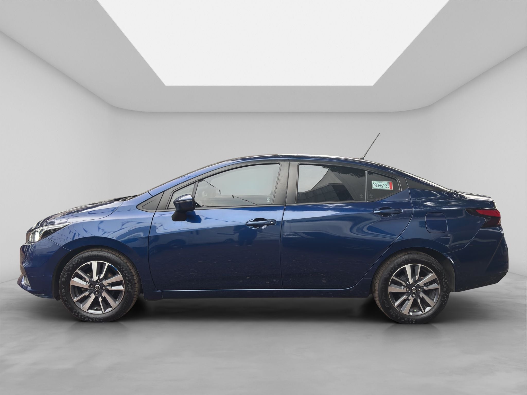 2021 Nissan VERSA 4 PTS ADVANCE AAC VE F NIEBLA RA-16CVT
