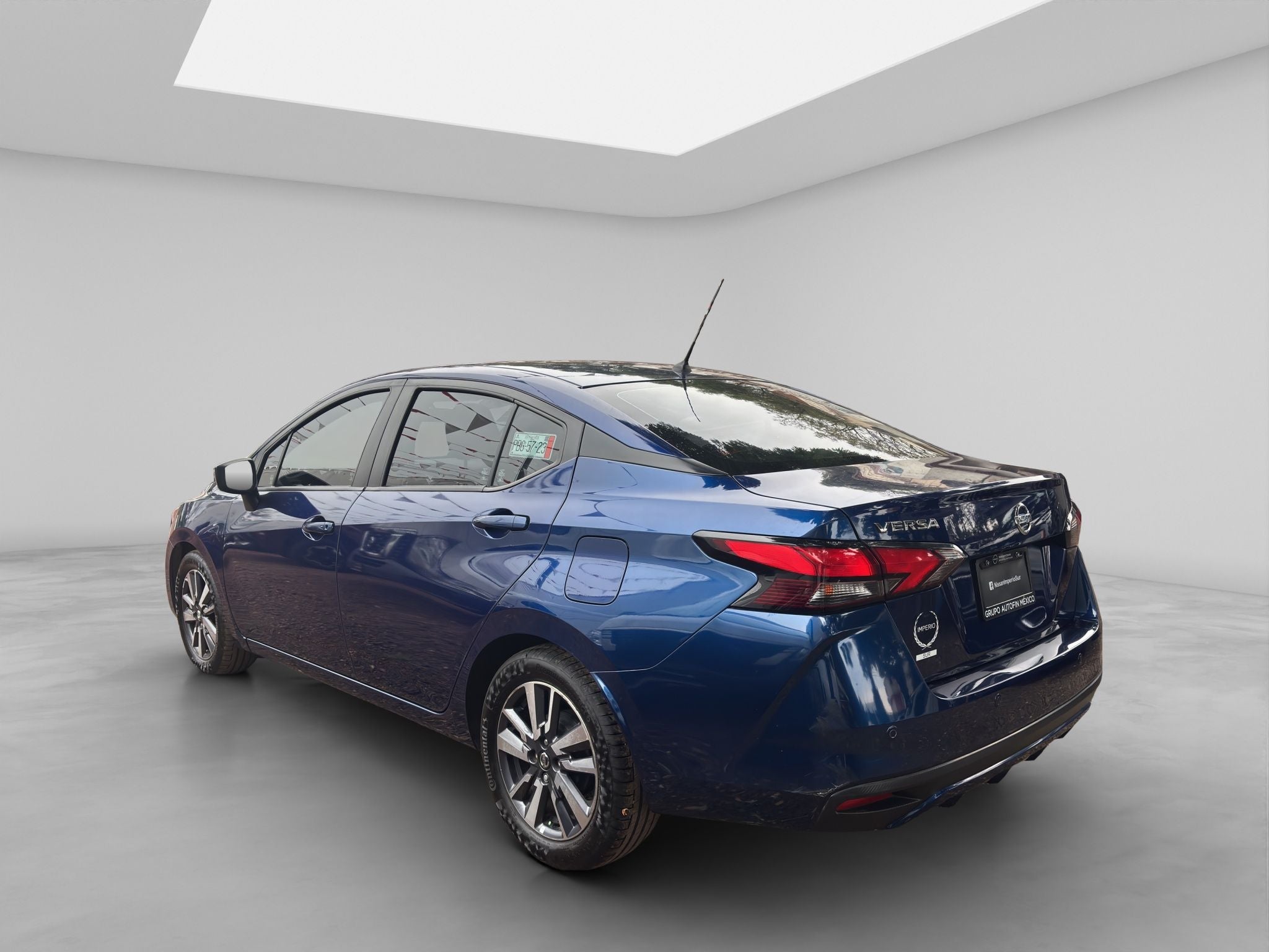 2021 Nissan VERSA 4 PTS ADVANCE AAC VE F NIEBLA RA-16CVT