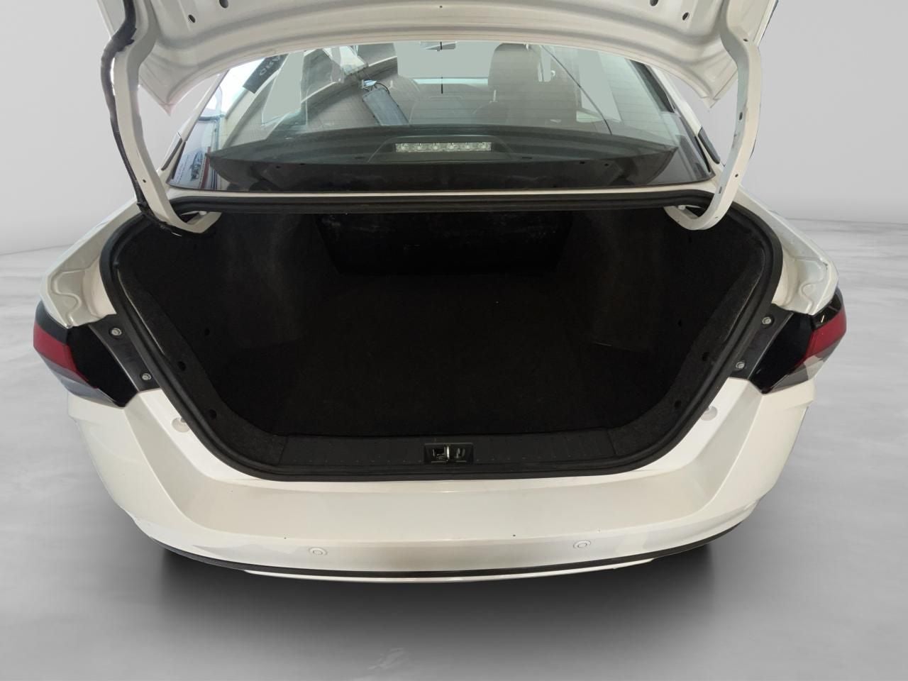 2024 Nissan VERSA 4P SENSE L41.6 AUT