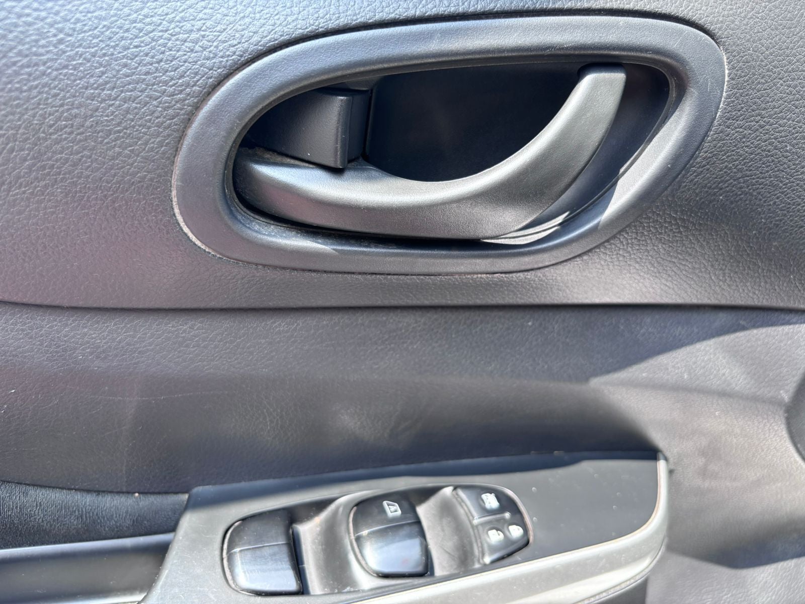 2020 Nissan NP300 FRONTIER 4 PTS DOBLE CABINA 25 TD TM6 F HALOGENO R-16 4X4