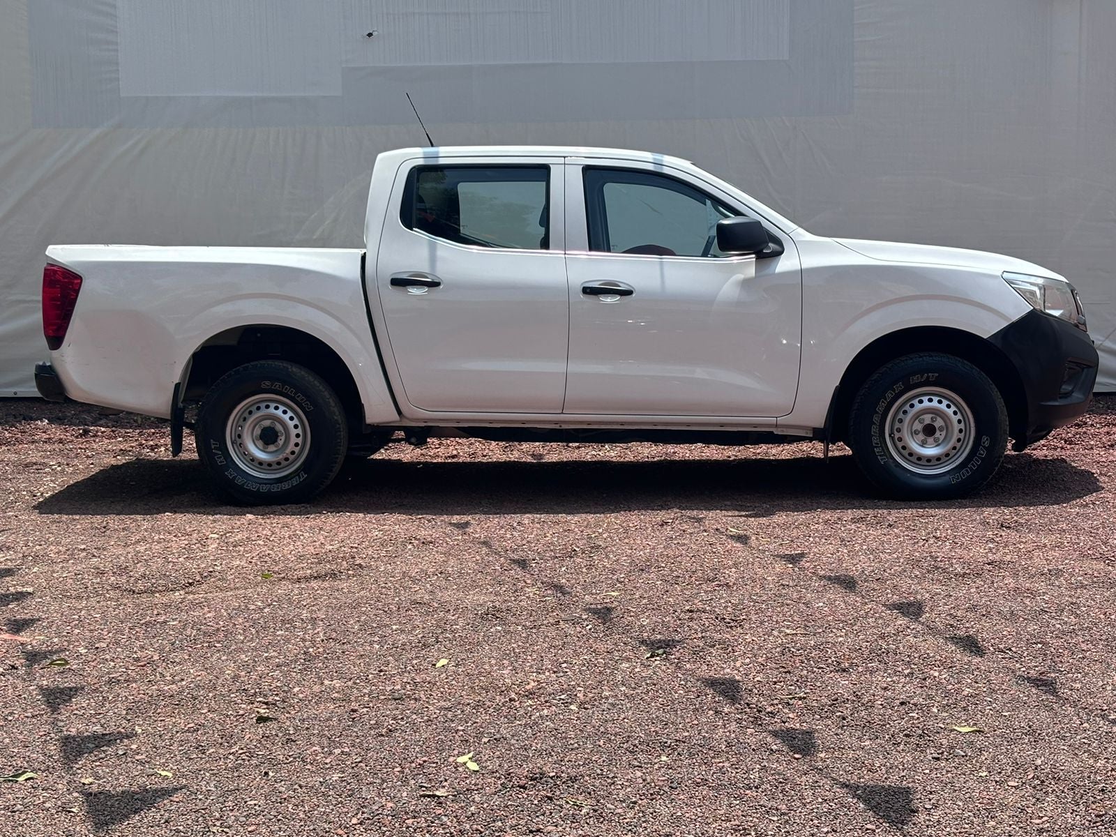2020 Nissan NP300 FRONTIER 4 PTS DOBLE CABINA 25 TD TM6 F HALOGENO R-16 4X4