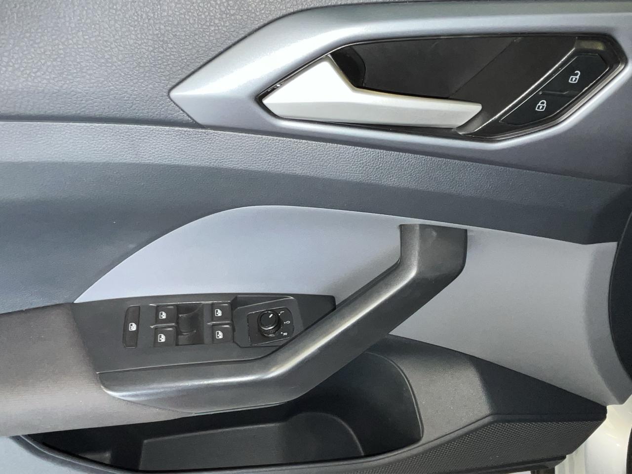2023 Volkswagen T-CROSS 5P TRENDLINE L31.0T AUT