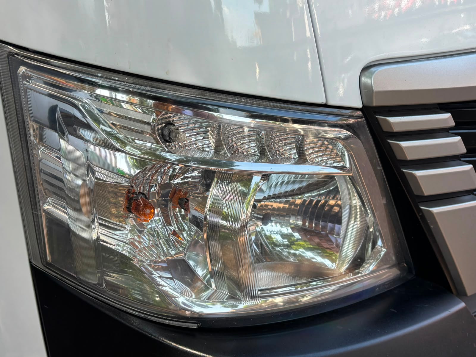 2022 Nissan URVAN 4 PTS AMPLIA TM5 AAC DESEM TRAS 15 PAS
