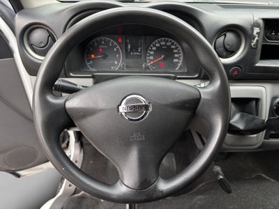 2022 Nissan URVAN 4 PTS AMPLIA TM5 AAC DESEM TRAS 15 PAS