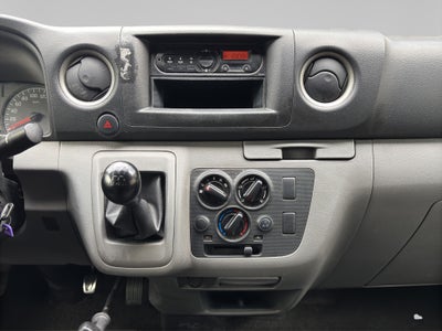 2022 Nissan URVAN 4 PTS AMPLIA TM5 AAC DESEM TRAS 15 PAS