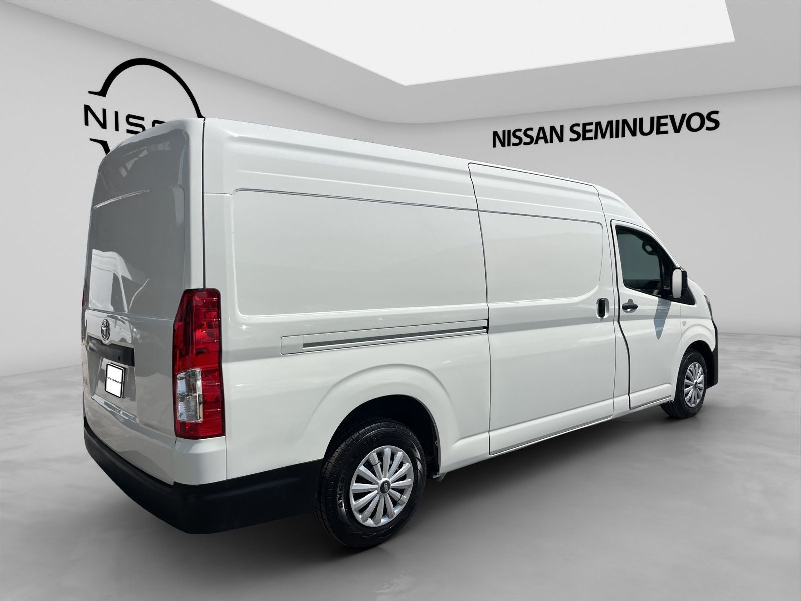 2023 Toyota HIACE 4 PTS DX SUPERLARGA TM5 CVENTANAS