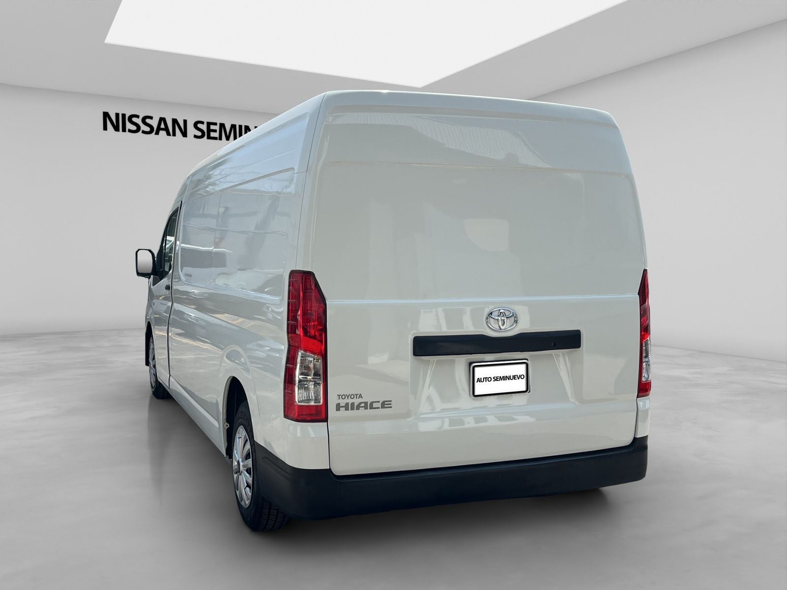 2023 Toyota HIACE 4 PTS DX SUPERLARGA TM5 CVENTANAS