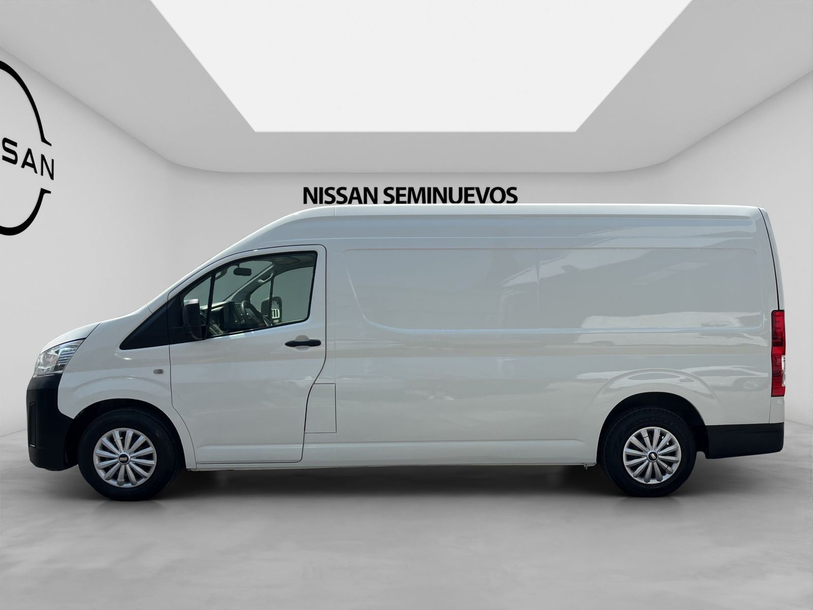2023 Toyota HIACE 4 PTS DX SUPERLARGA TM5 CVENTANAS