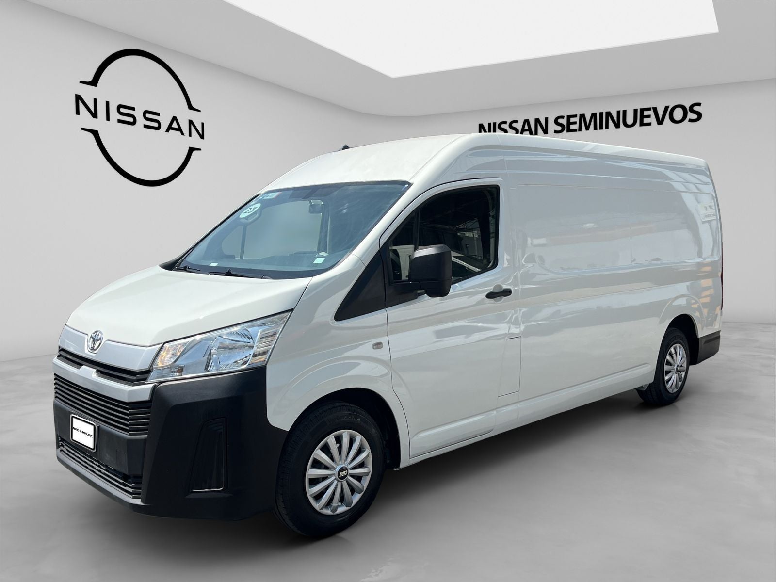 2023 Toyota HIACE 4 PTS DX SUPERLARGA TM5 CVENTANAS