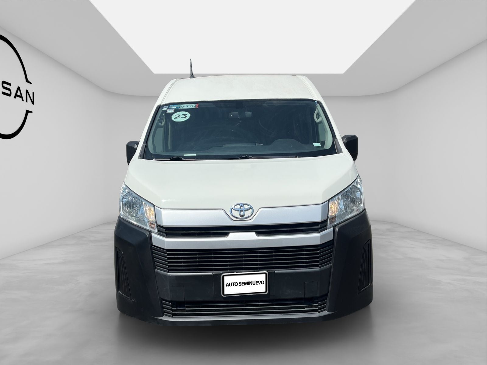 2023 Toyota HIACE 4 PTS DX SUPERLARGA TM5 CVENTANAS