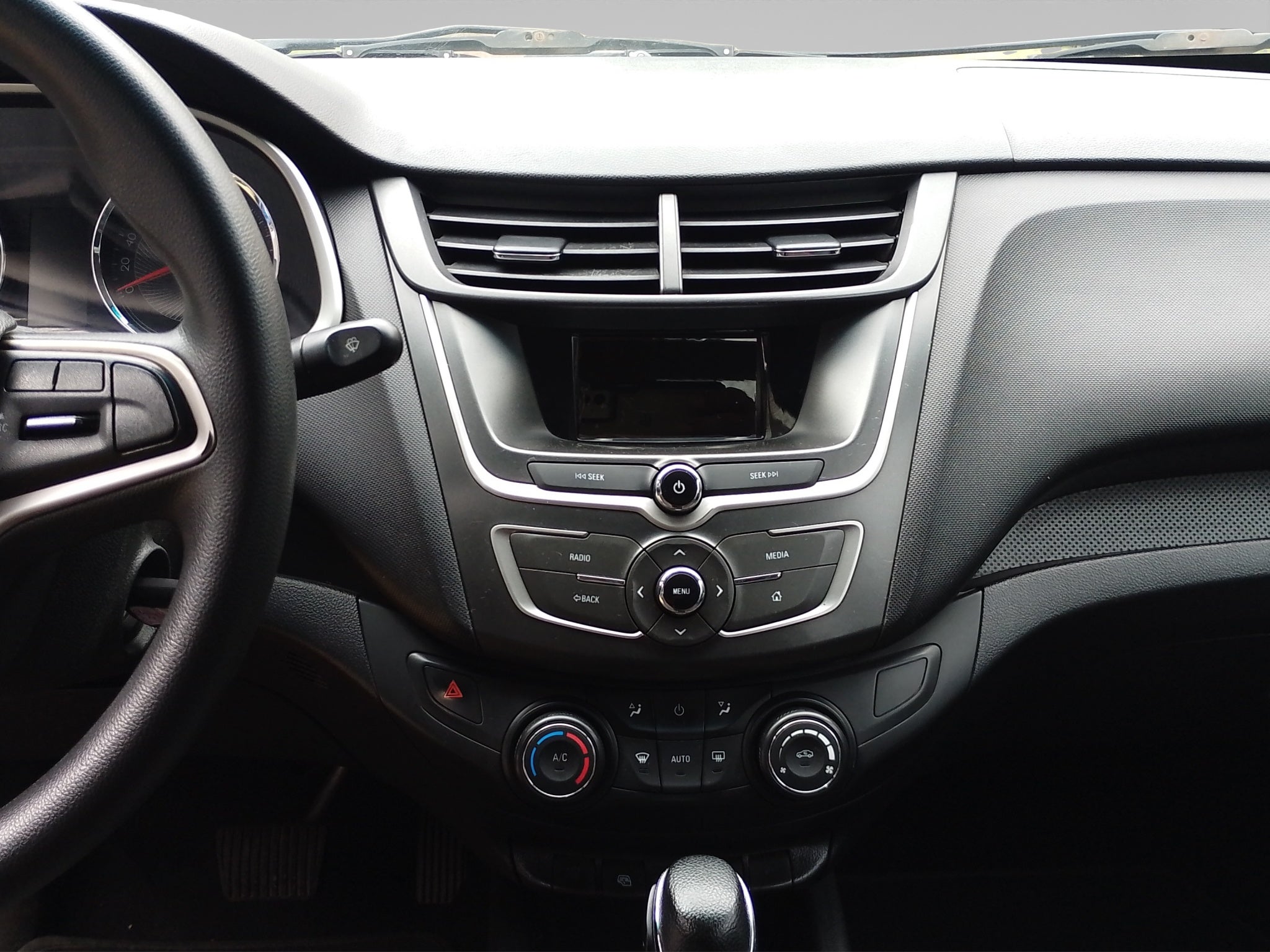 2018 Chevrolet AVEO 4 PTS LTZ TM5 AAC AUT QC F NIEBLA RA-15