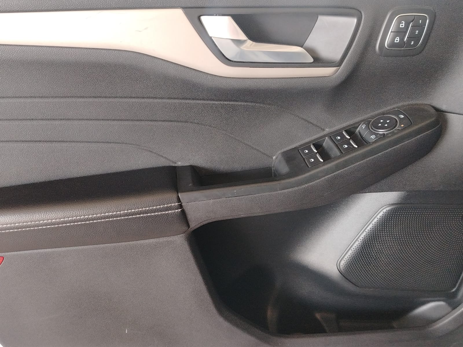 2021 Ford ESCAPE H5B 5 PTS SEL LIMITED HIBRIDO 25L TA F NIEBLA RA-17