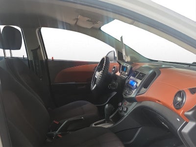 2016 Chevrolet SONIC 5 PTS HB RS 14T TM6 AAC PIEL VE F NIEBLA RA-17