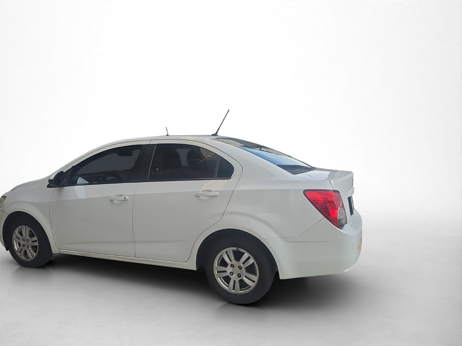 2016 Chevrolet SONIC 5 PTS HB RS 14T TM6 AAC PIEL VE F NIEBLA RA-17