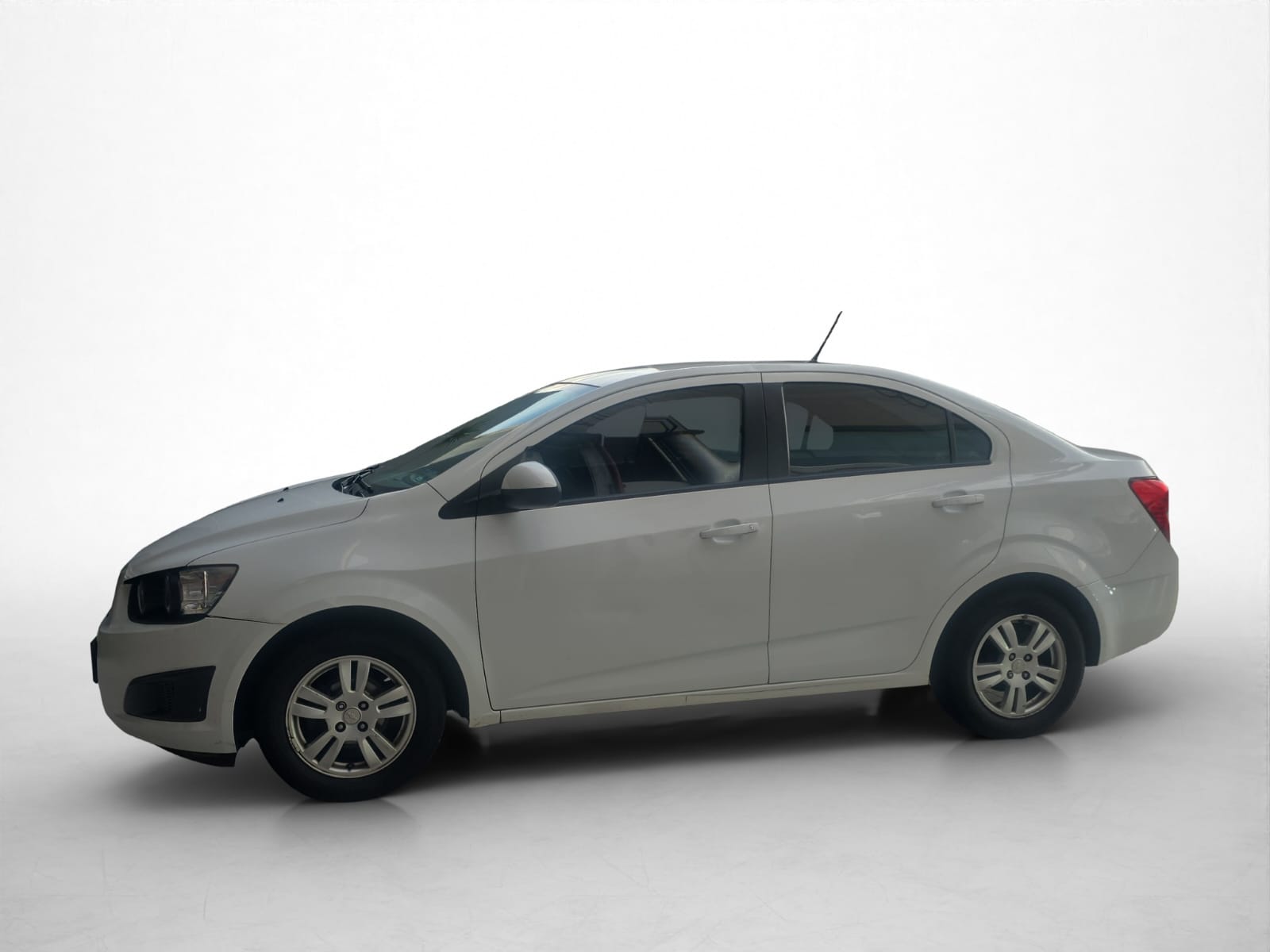 2016 Chevrolet SONIC 5 PTS HB RS 14T TM6 AAC PIEL VE F NIEBLA RA-17