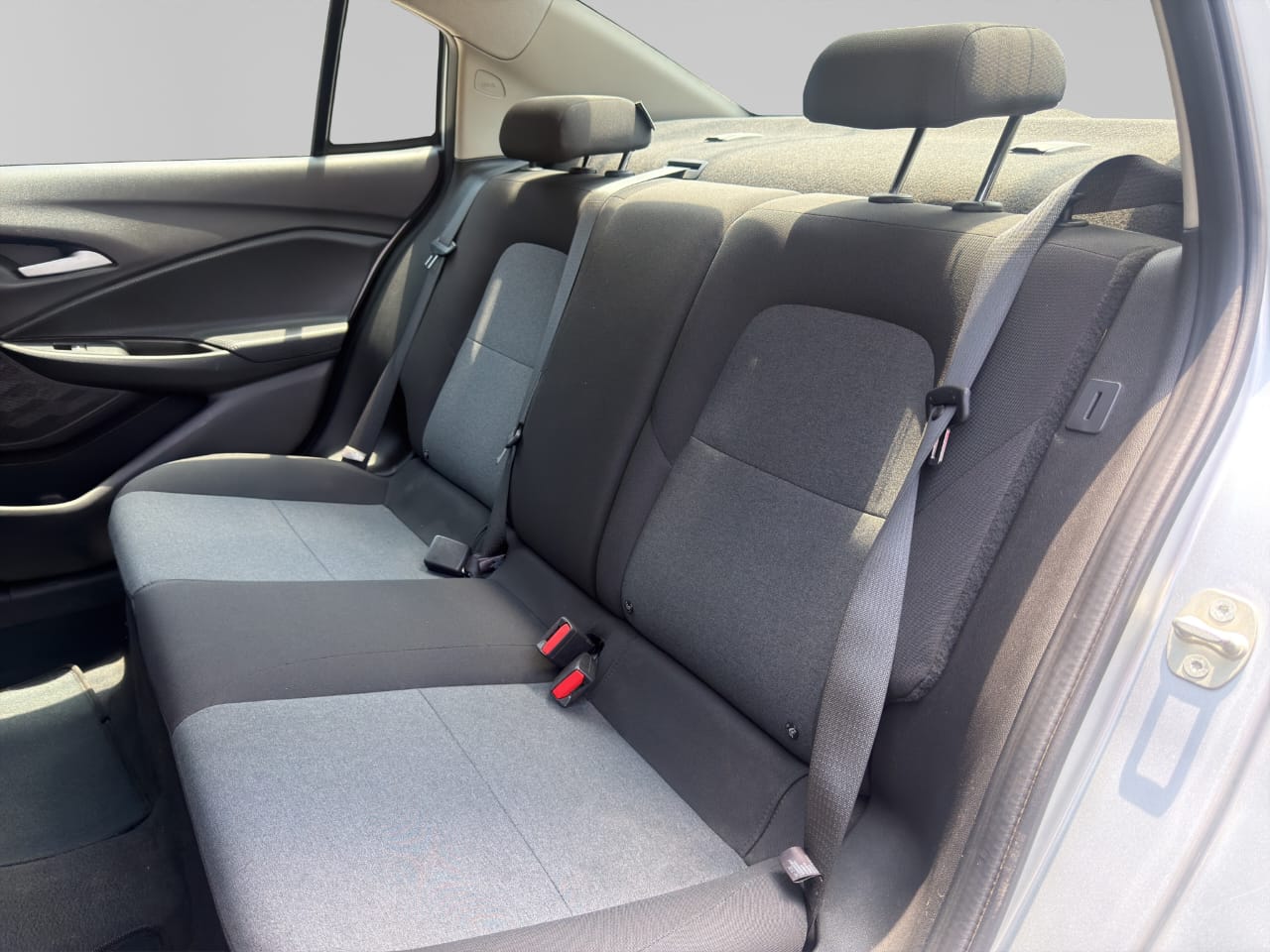 2022 Chevrolet ONIX A 4 PTS. LS 1.0T TM5 AA. BA R-15