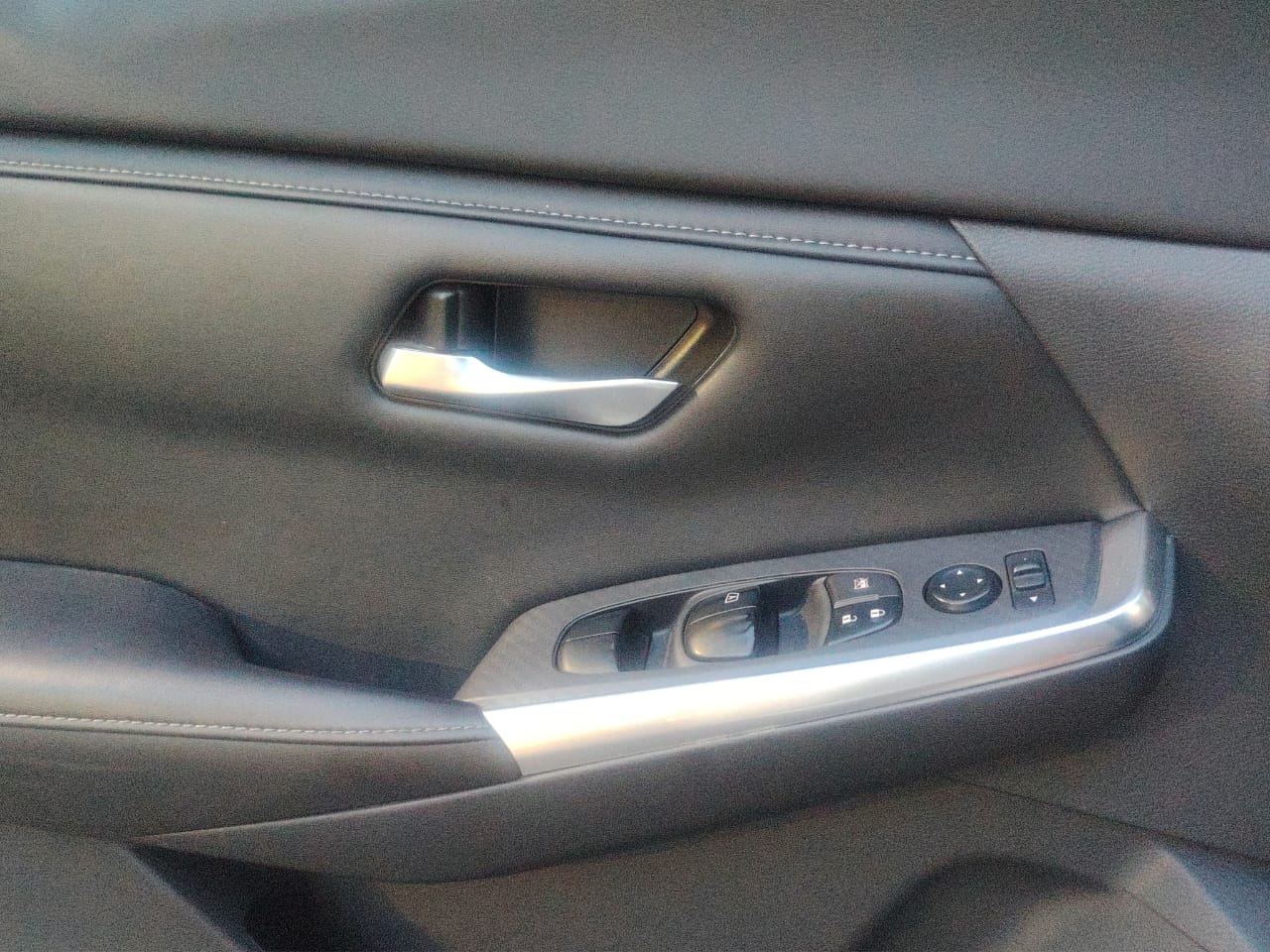 2023 Nissan SENTRA 4 PTS SR PLATINUM CVT AAC AUT ASTOS DEPORTIVOS BOSE PIEL NEGRA QC F LED RA-18