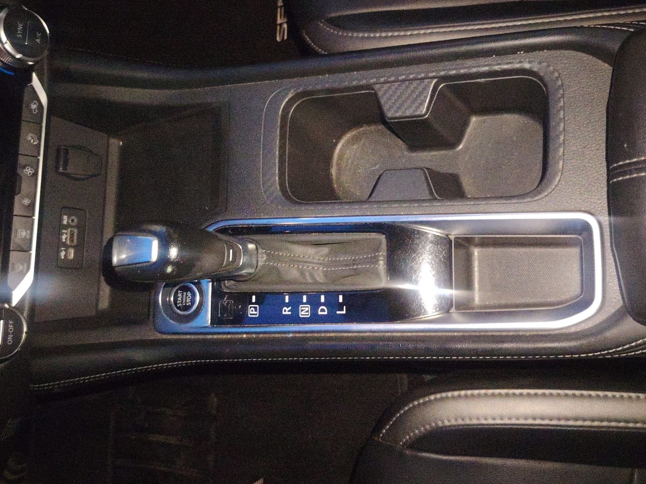2023 Nissan SENTRA 4 PTS SR PLATINUM CVT AAC AUT ASTOS DEPORTIVOS BOSE PIEL NEGRA QC F LED RA-18