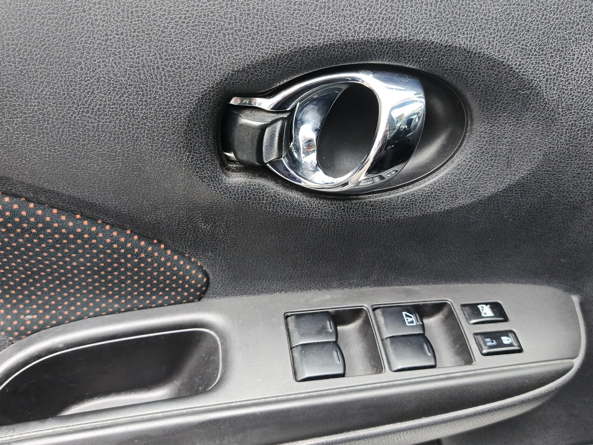 2019 Nissan NOTE 5 PTS SR CVT AAC F NIEBLA GPS FALDON RA-16