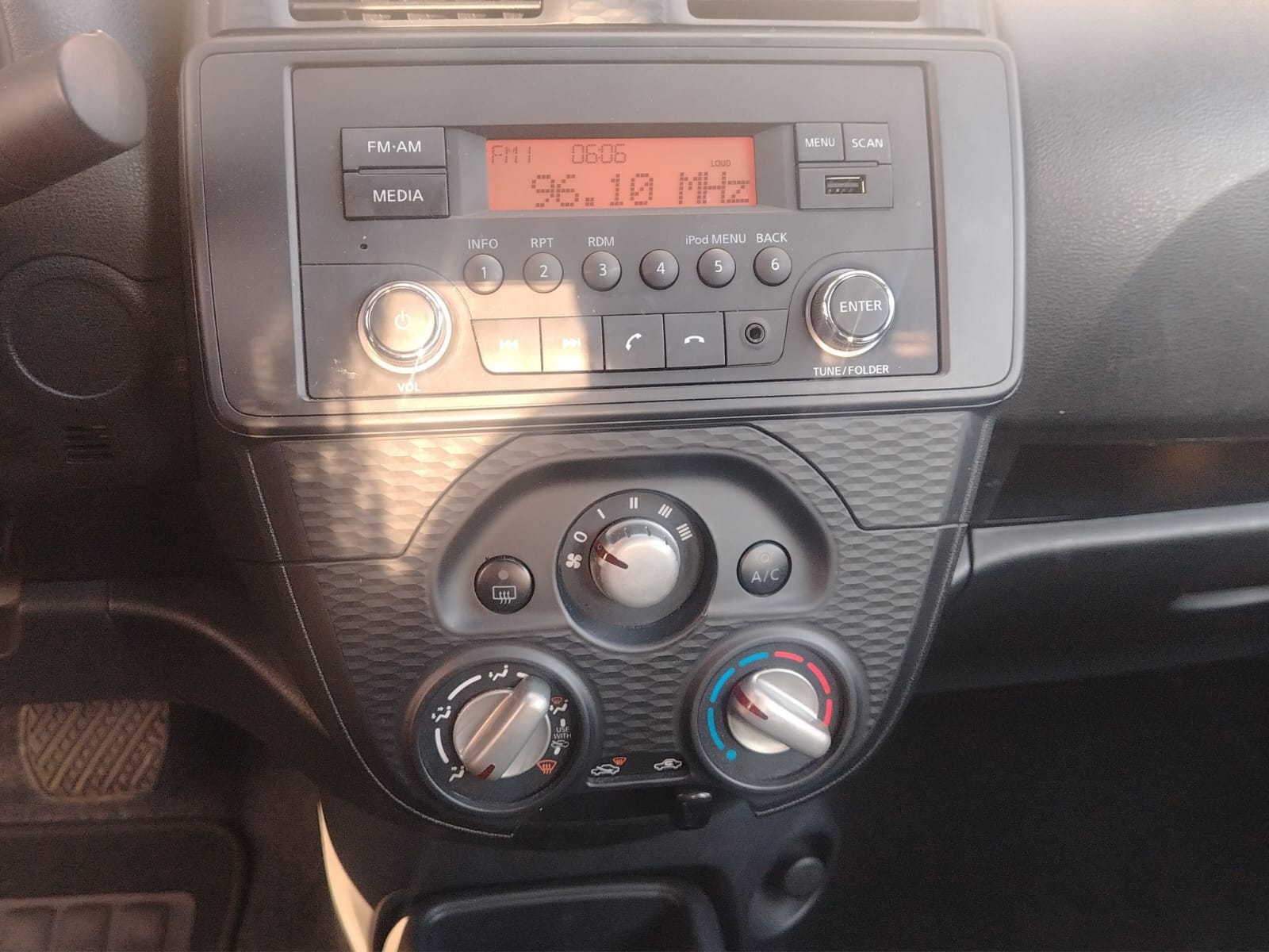 2023 Nissan MARCH 5 PTS HB SENSE TA AAC R-14