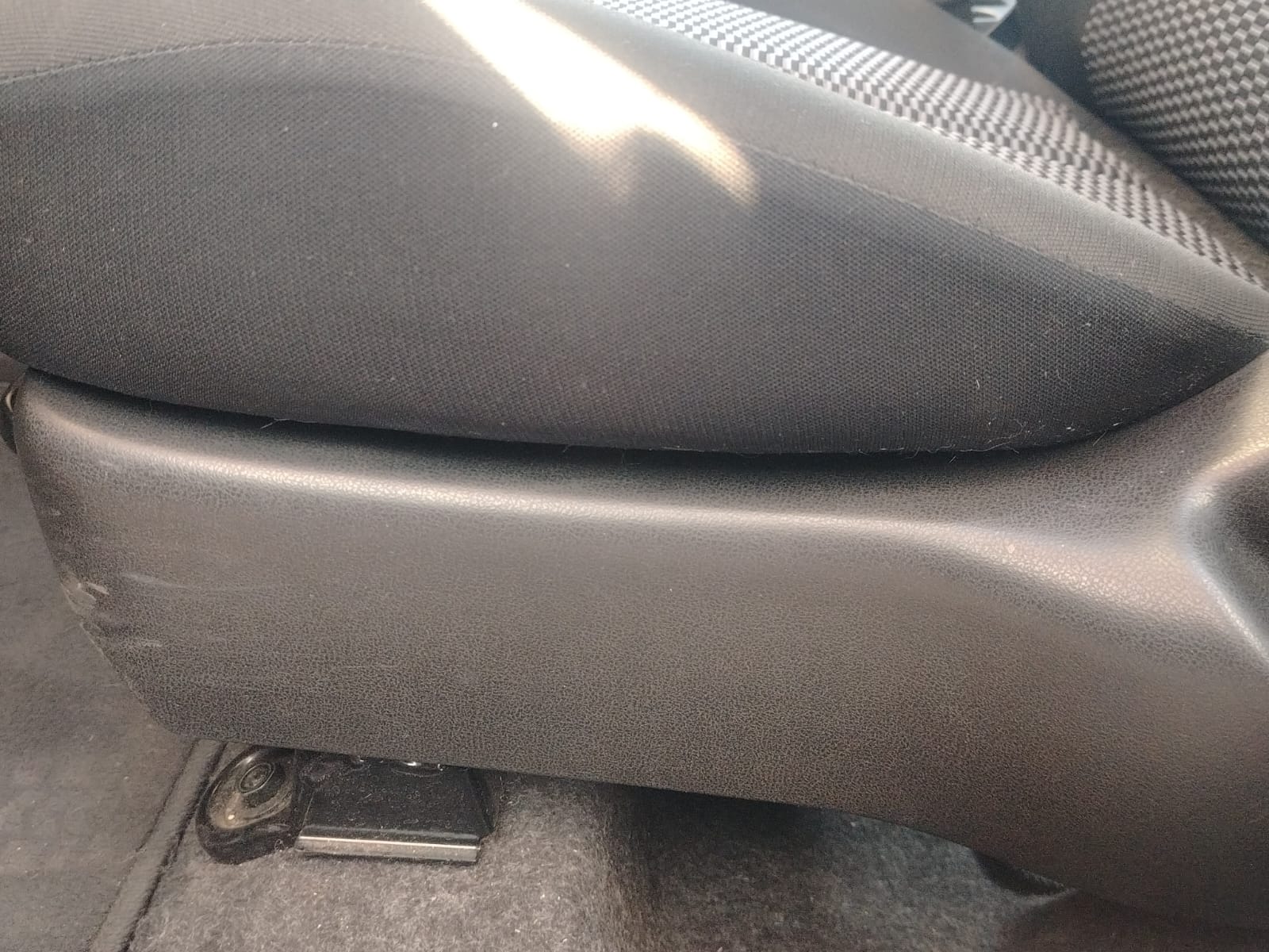 2023 Nissan MARCH 5 PTS HB SENSE TA AAC R-14