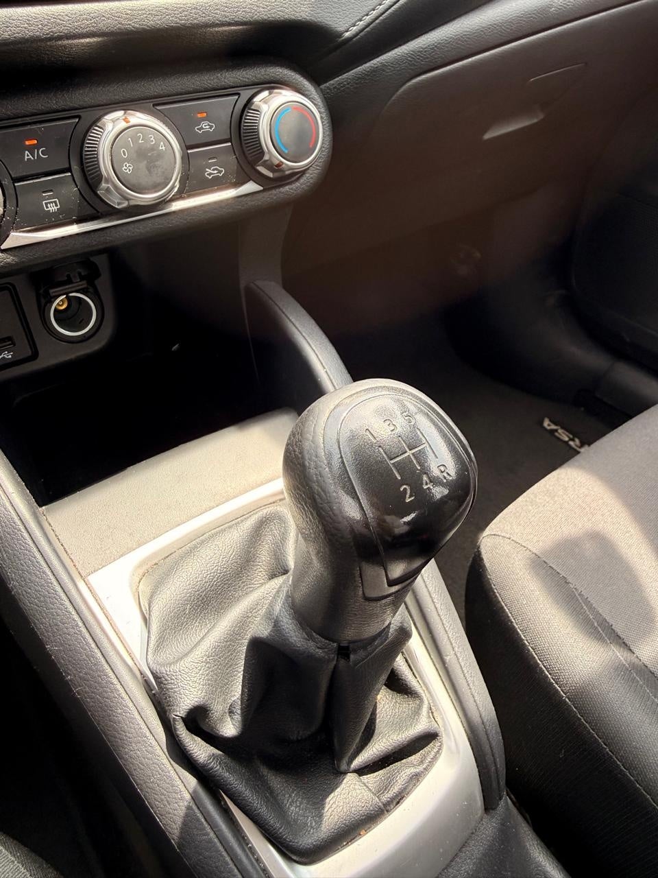 2022 Nissan VERSA 4 PTS SENSE TA AAC VE R-15