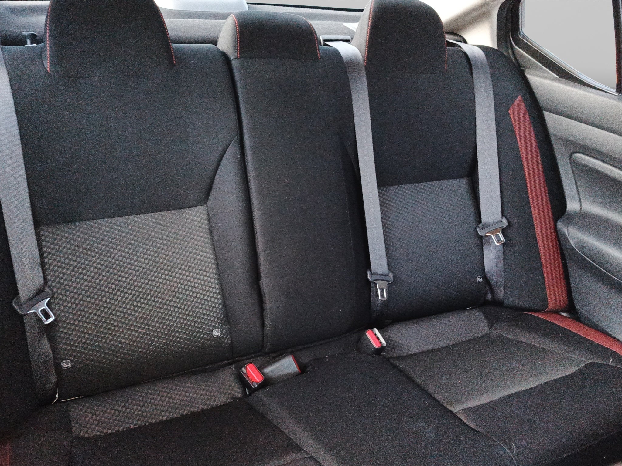 2025 Nissan VERSA 4P SR L41.6 AUT