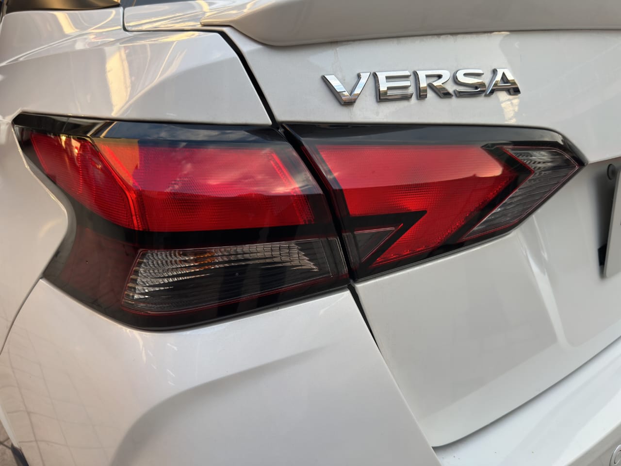 2025 Nissan VERSA 4P SR L41.6 AUT