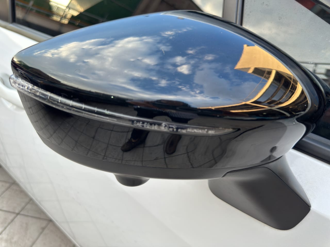 2025 Nissan VERSA 4P SR L41.6 AUT
