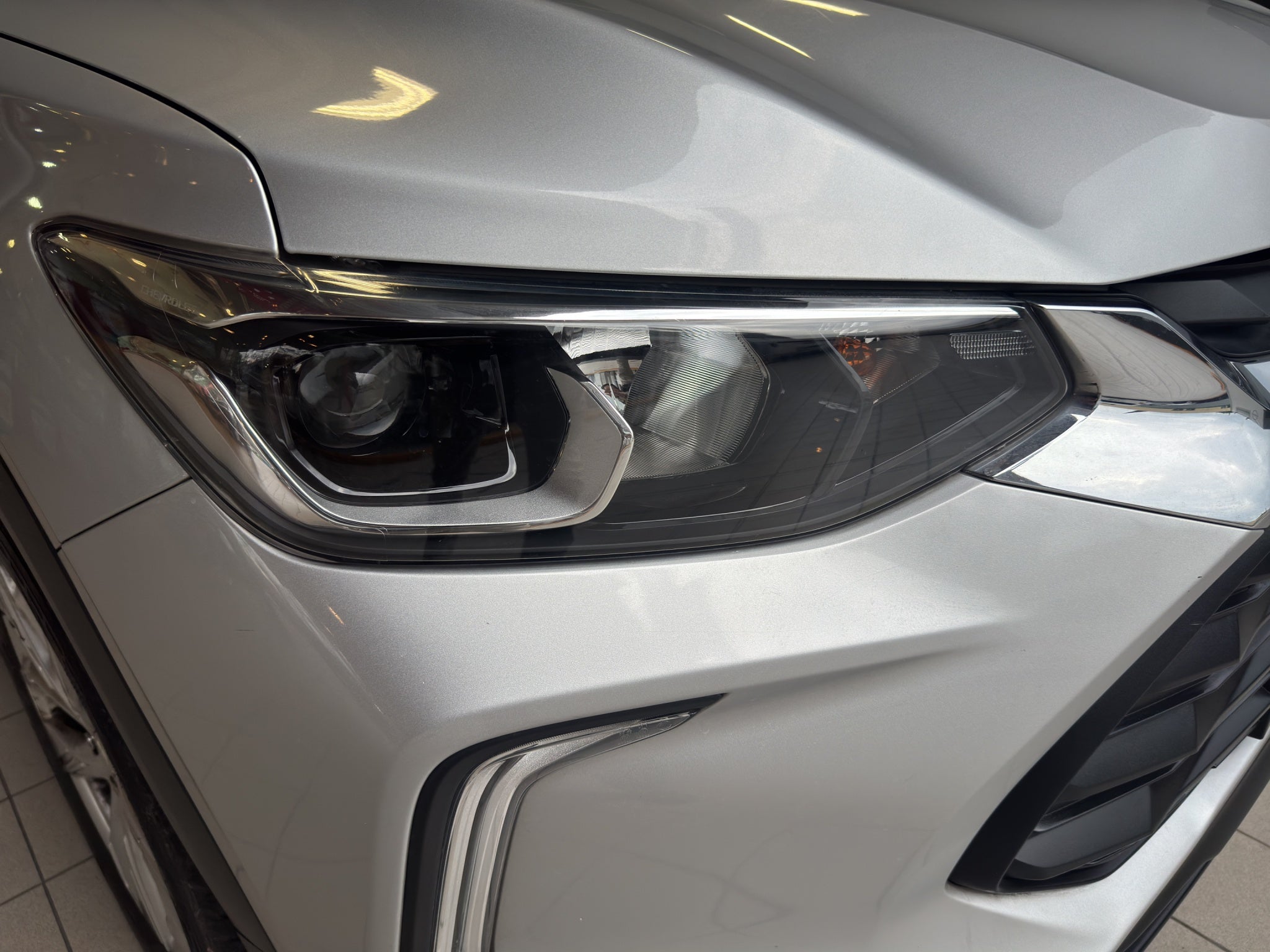 2023 Chevrolet TRACKER D 5 PTS PREMIER 12T TA F LED PIEL TP RA-17 BITONO