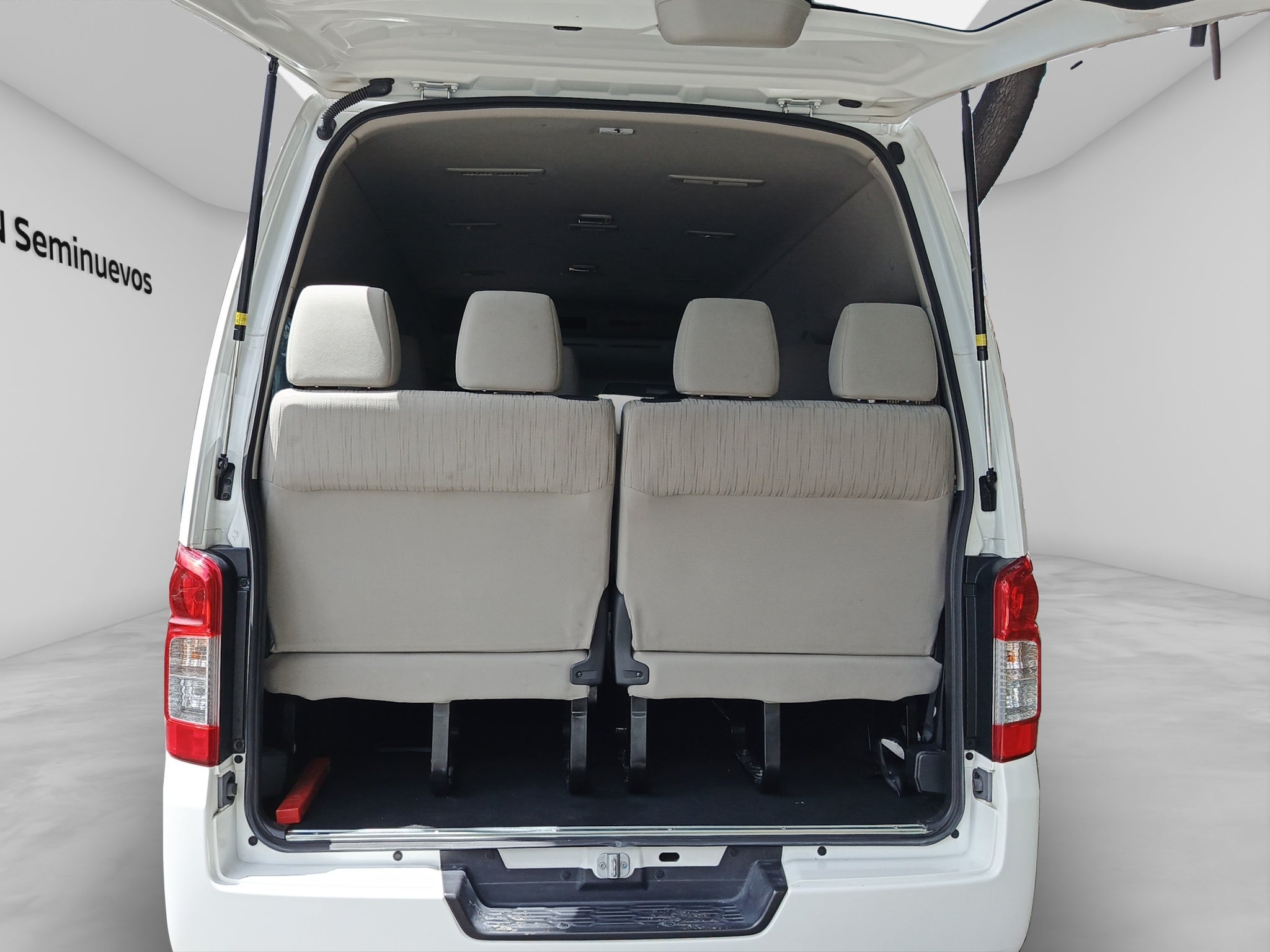 2025 Nissan URVAN 14 PAS