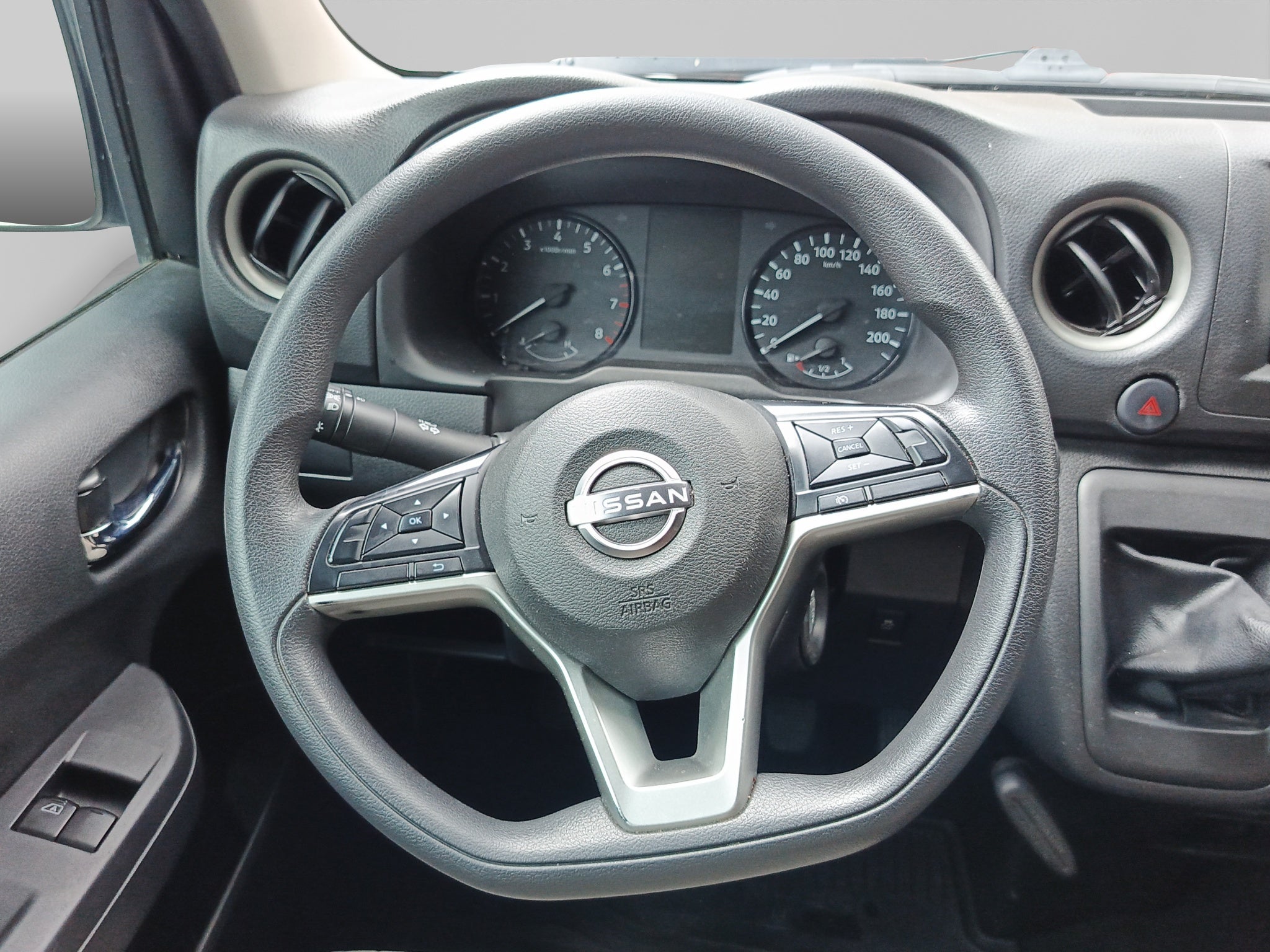 2025 Nissan URVAN 14 PAS