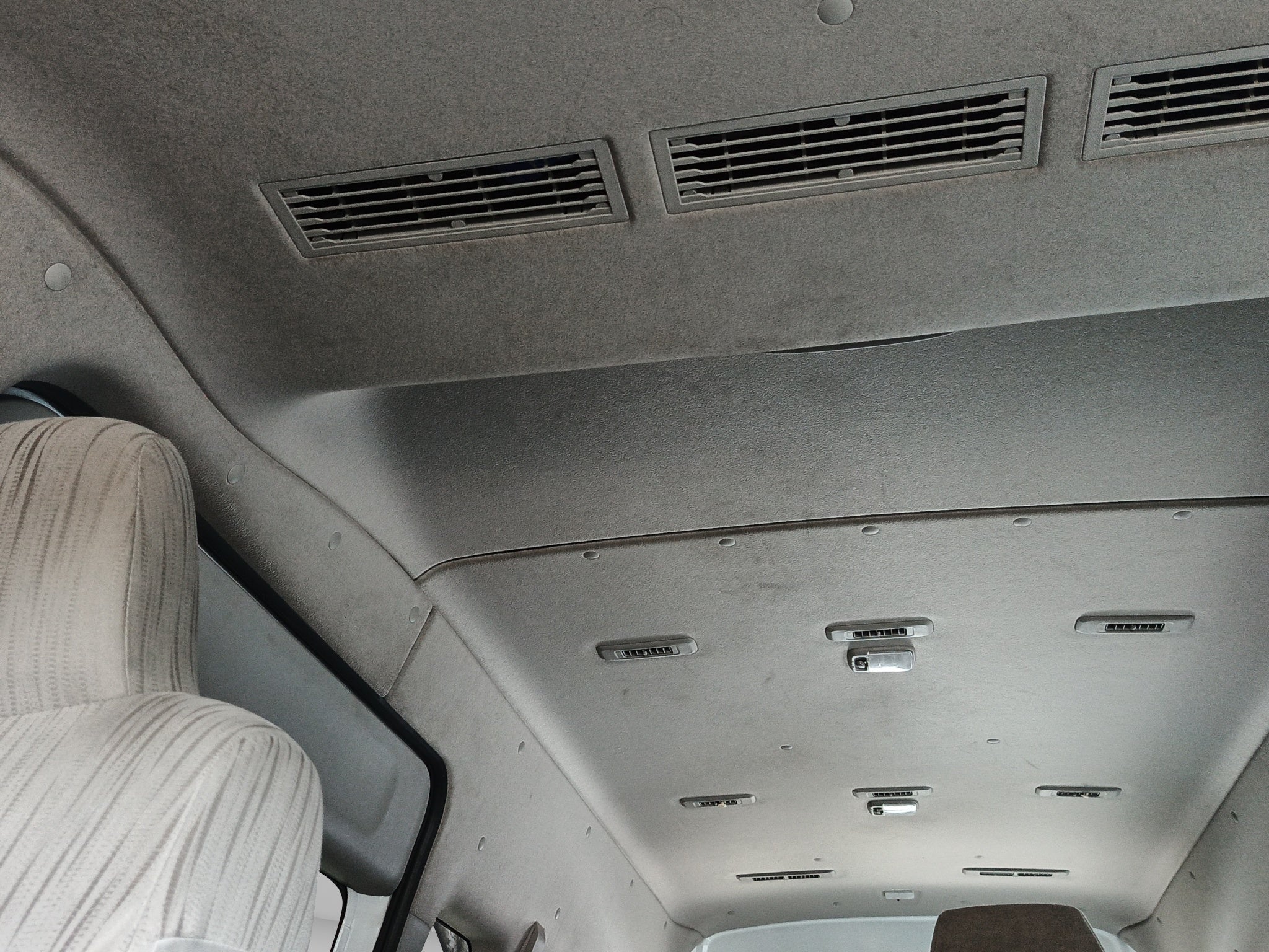2025 Nissan URVAN 14 PAS