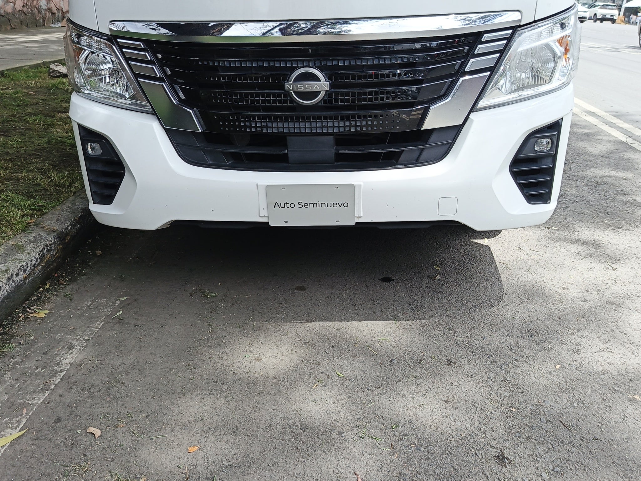 2025 Nissan URVAN 14 PAS